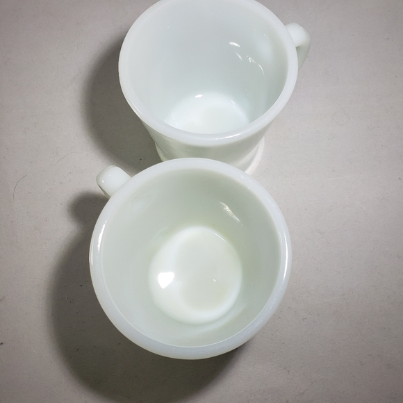 Pair of Anchor Hocking 'D Handle' Milk Glass Mugs Style 1212 - Picture 5 of 10